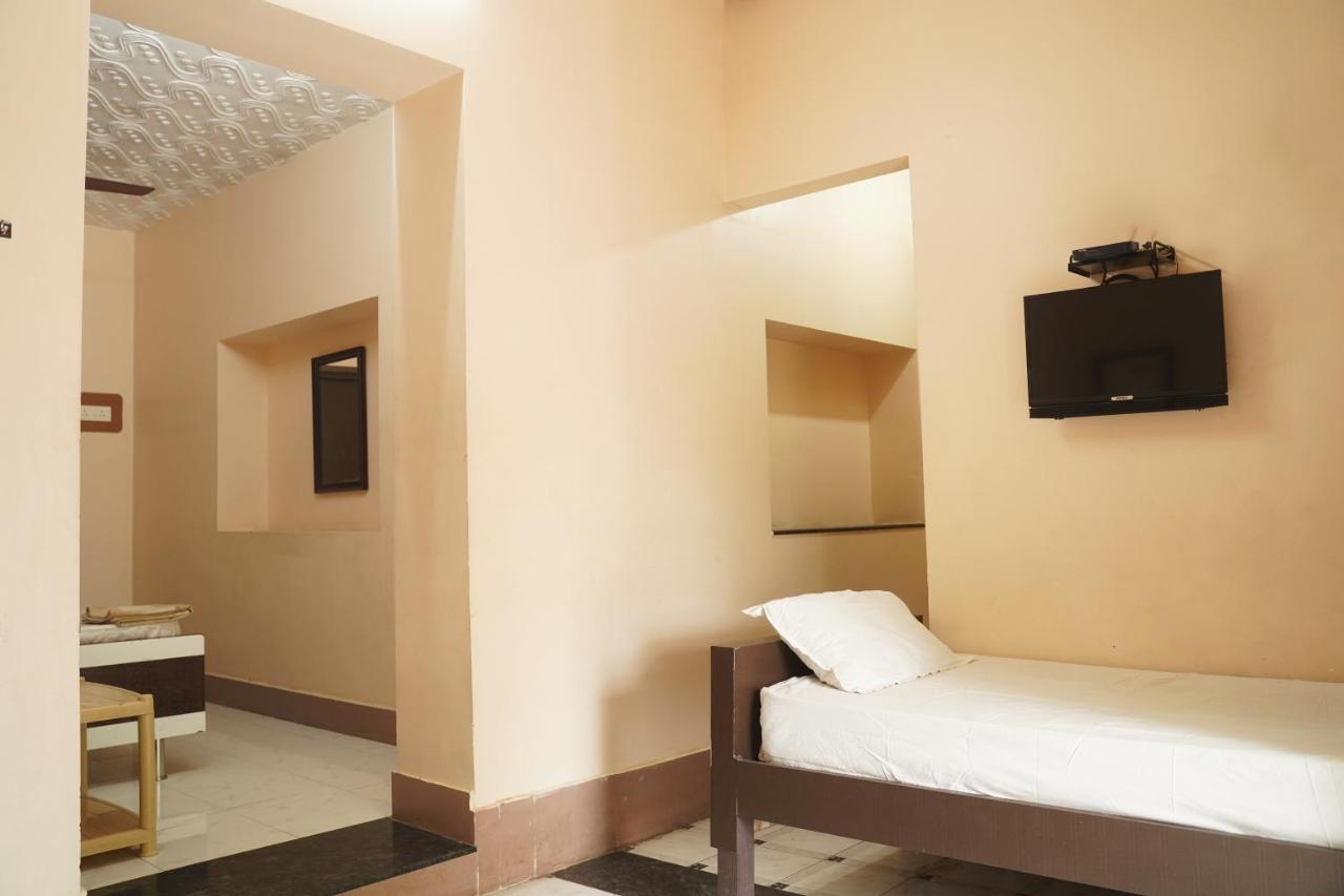 Sowmya Lodge Tiruchirappalli Exterior photo